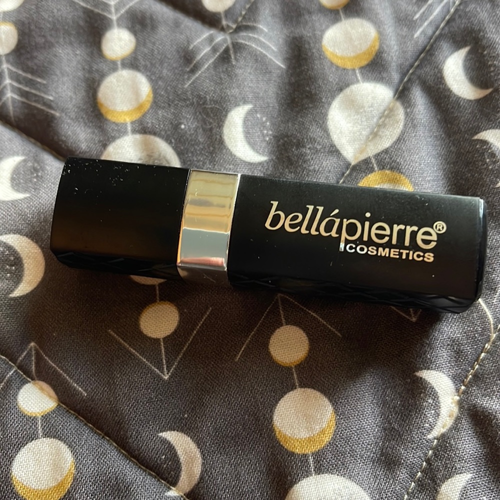 BelláPierre Cosmetics in Incognito (neutral terra cotta)
